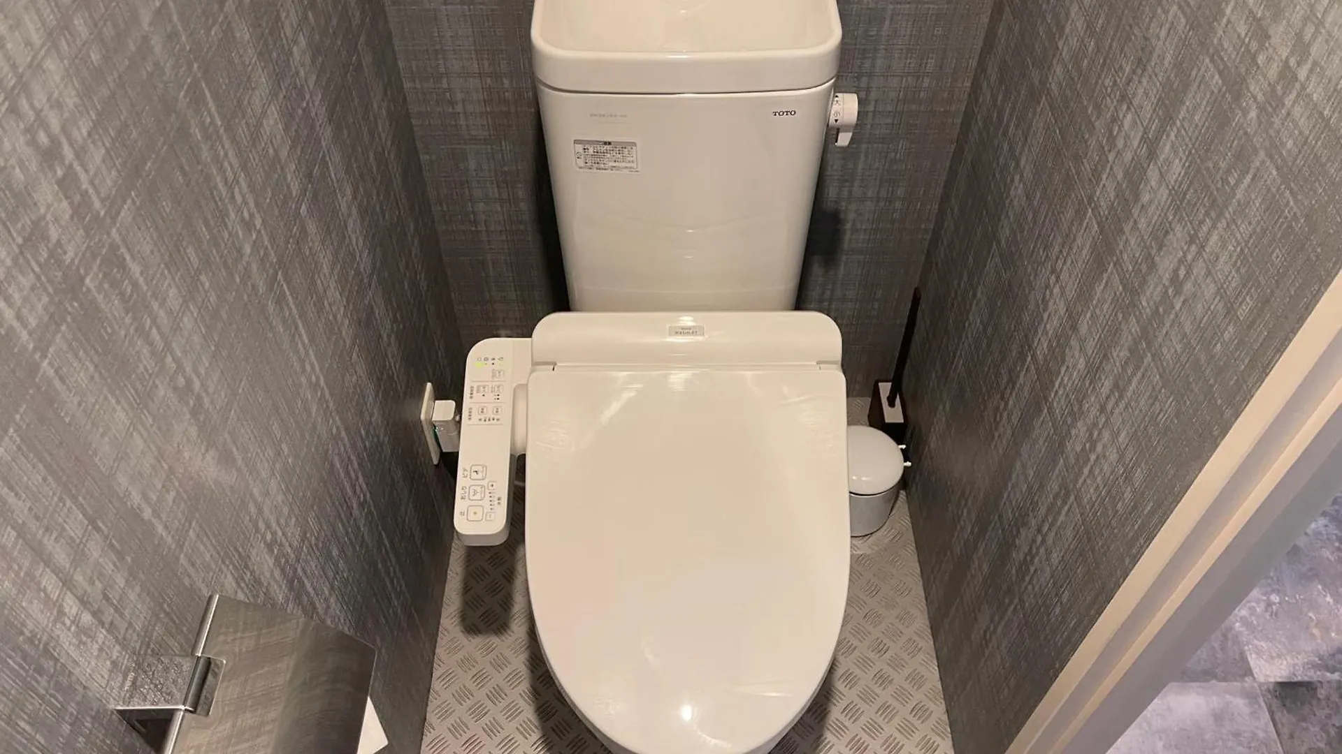 Wolf Pack Apartment 32 Osaka